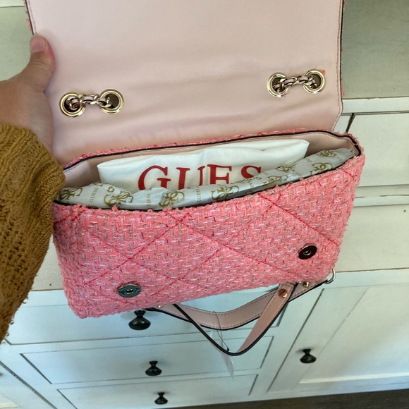 A beautiful new Guess cross body purse. - Picture 7 of 11
